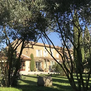 https://fontaine-des-magnarelles.fr-provencehotel.com