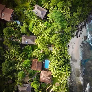 domaine-desaubin-luxury-villas.maheislandhotels.com/